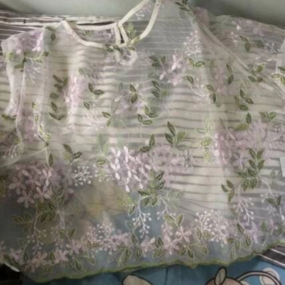 Floral embroidered mesh crop top - Picture 7 of 8